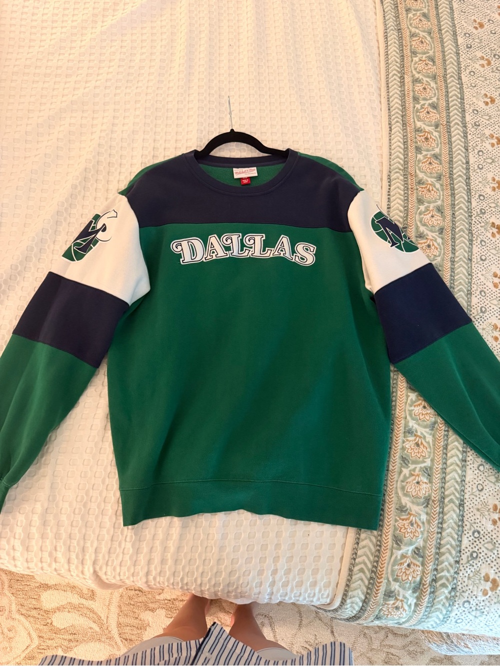 Mitchell & Ness Green and Navy Dallas Mavericks Crewneck